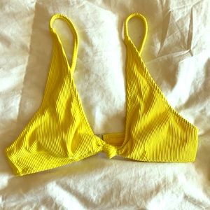 Medium yellow ribbed white fox boutique top